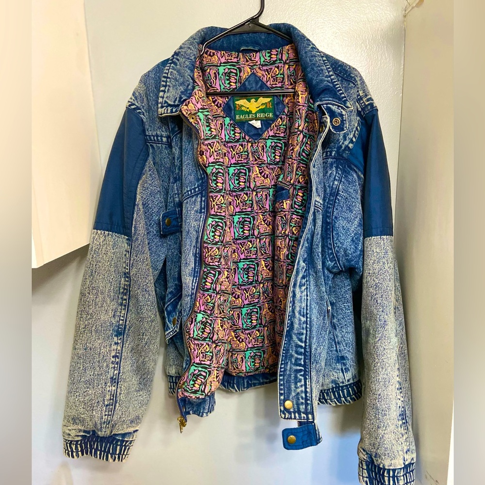 SOLD SOLD Authentic 90s vintage denim jacket w/quilted liner.